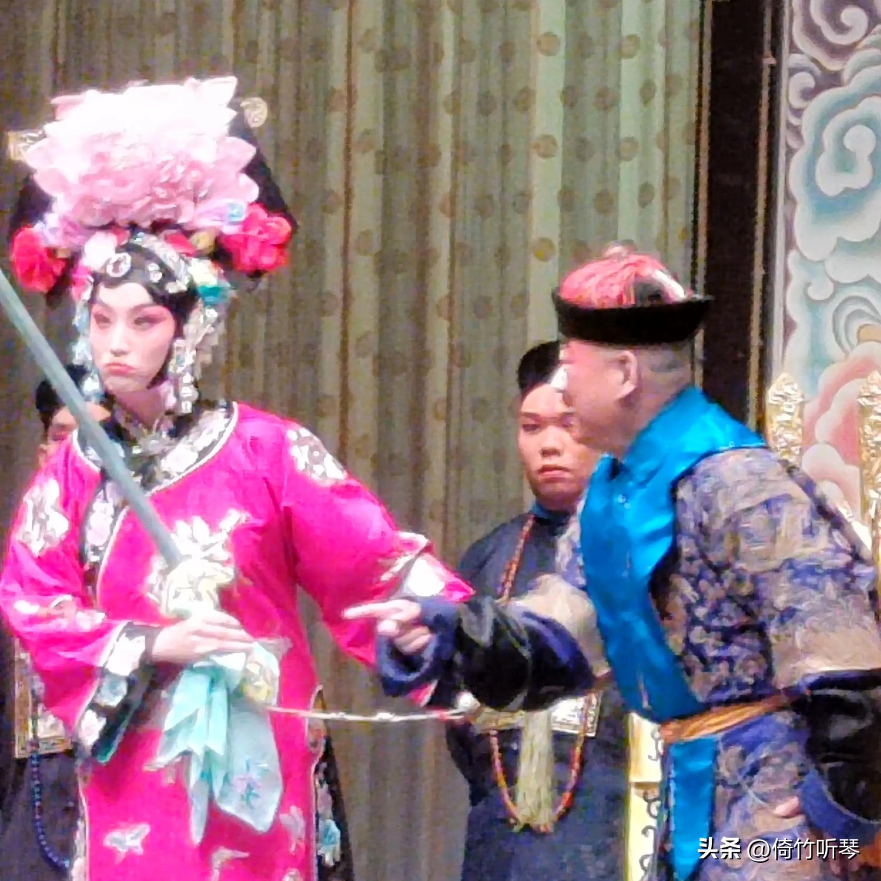 京剧演员闫文倩,京剧演员闫文倩——舞台上的璀璨之星，人生中的励志典范